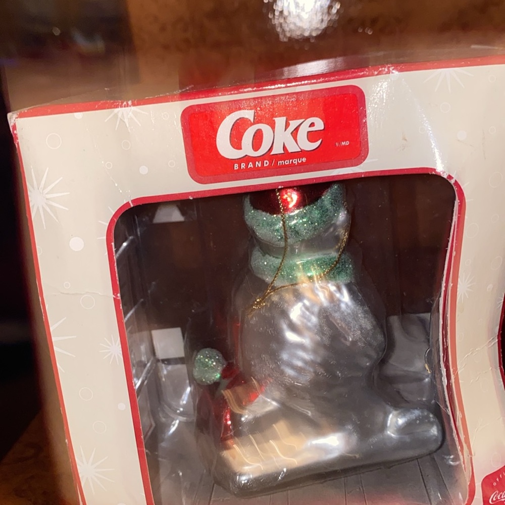 Coca Cola 2004 limited edition hinged box porcelain holiday ornament - Picture 3 of 3
